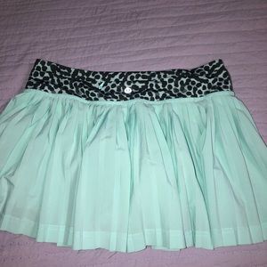 Lululemon size 6 skirt
